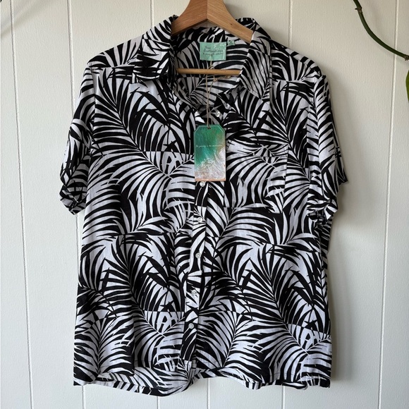 NWT True Destinations Black and White Leaf Print Shirt | Size Medium - Picture 1 of 5